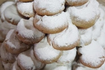 κουραμπιέδες μυρωδάτοι τραγανοί και αφράτοι